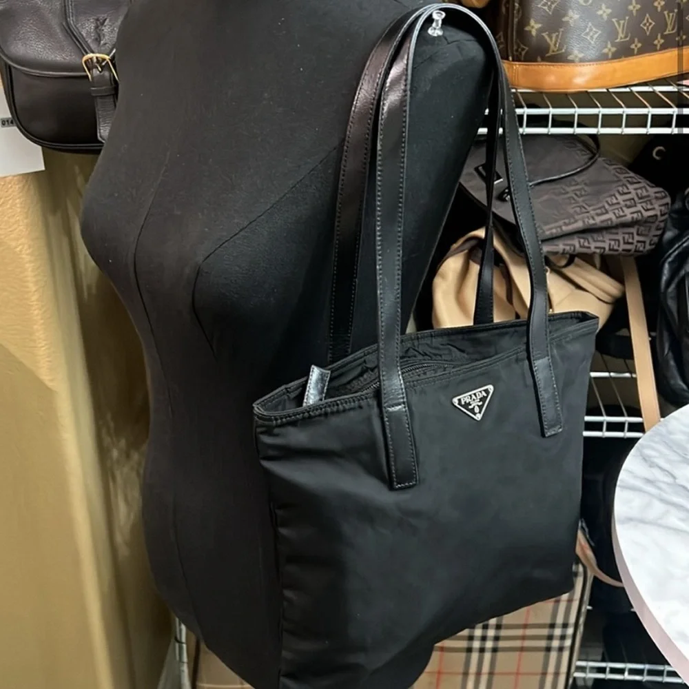 PRADA Nylon Shoulder Bag / Black & Silver VINTAGE - Picture 2 of 12